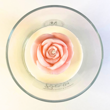 Cargar imagen en el visor de la galería, Vela Aromática Decorada - Rosa de Rocío
